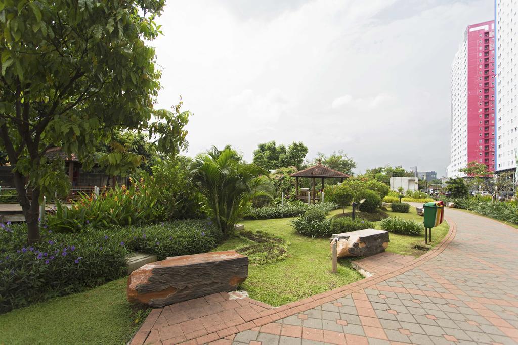 Reddoorz Apartment @ Green Pramuka Jakarta Exterior foto