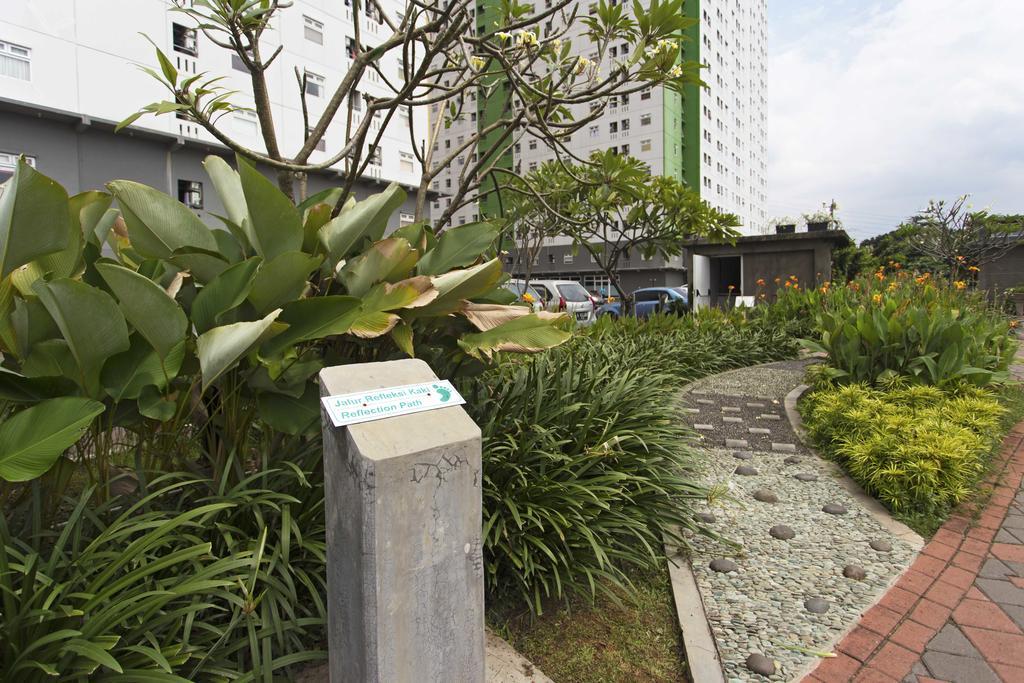 Reddoorz Apartment @ Green Pramuka Jakarta Exterior foto