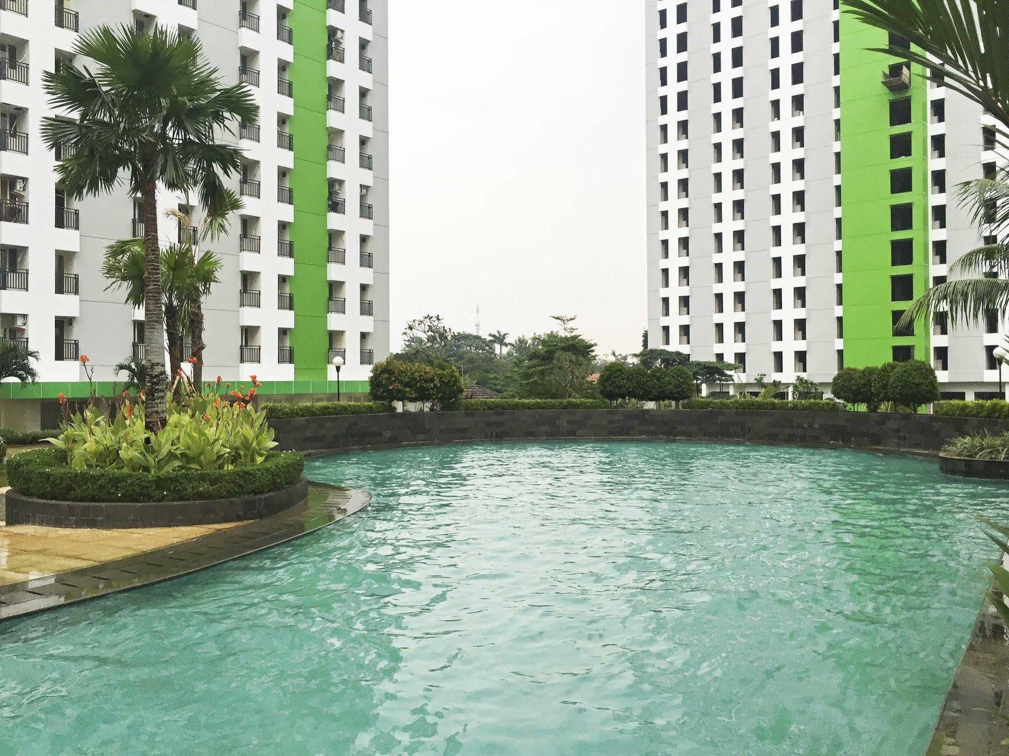 Reddoorz Apartment @ Green Pramuka Jakarta Exterior foto