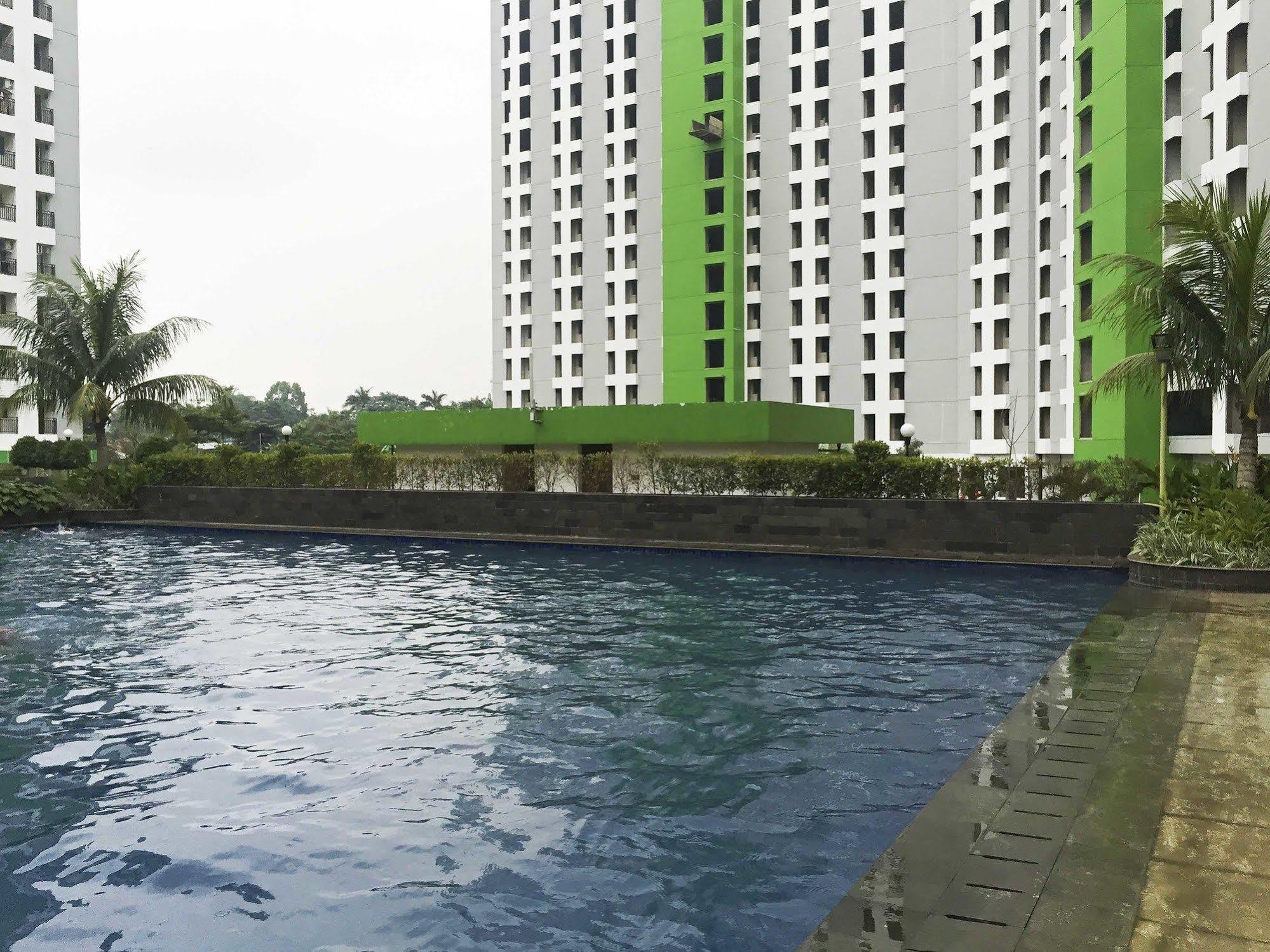 Reddoorz Apartment @ Green Pramuka Jakarta Exterior foto