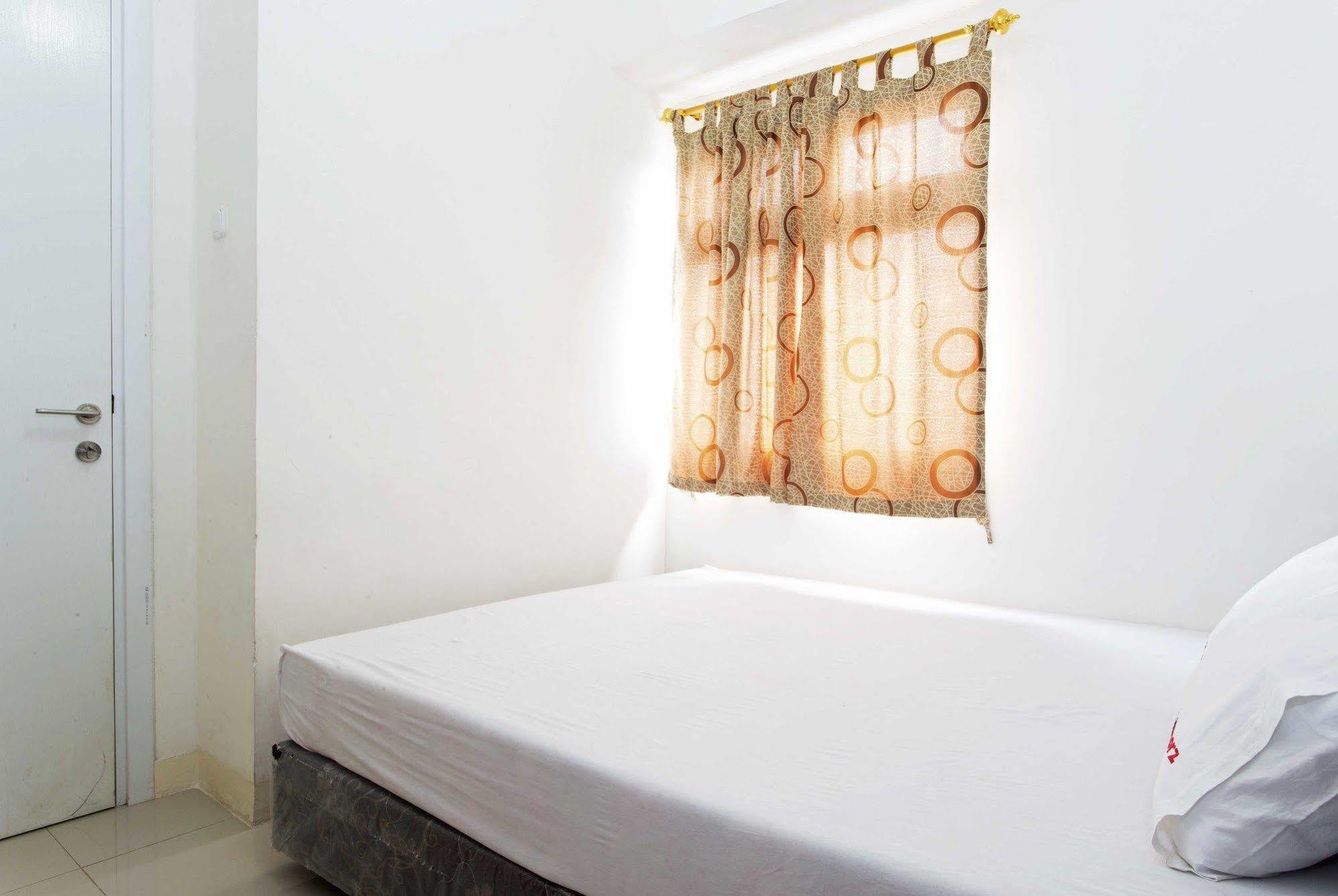 Reddoorz Apartment @ Green Pramuka Jakarta Exterior foto