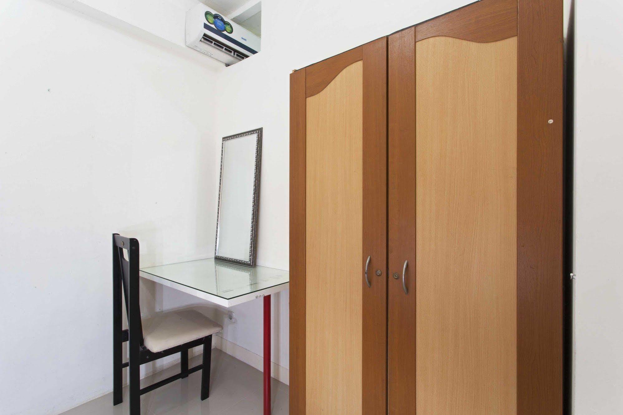 Reddoorz Apartment @ Green Pramuka Jakarta Exterior foto