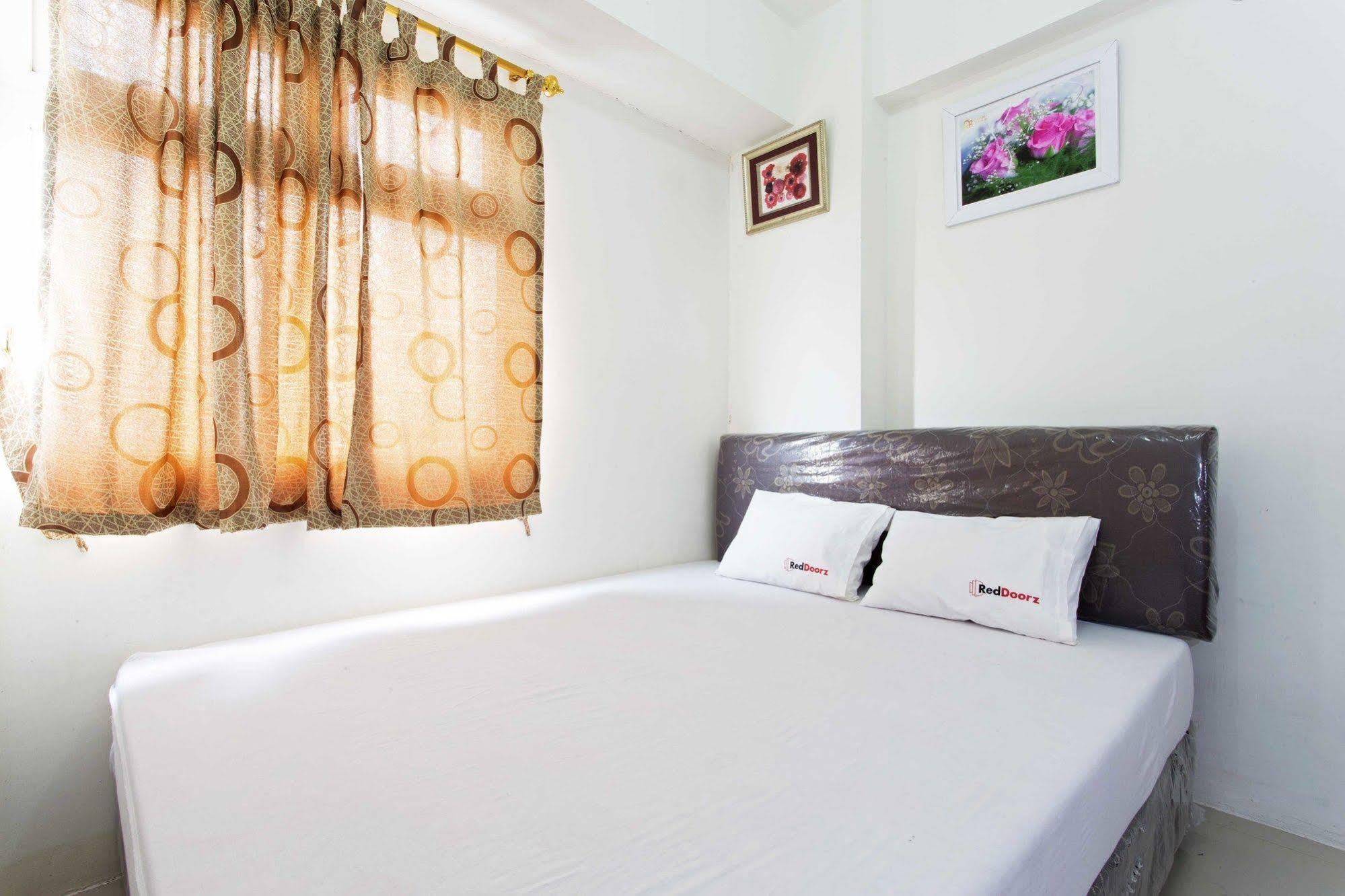 Reddoorz Apartment @ Green Pramuka Jakarta Exterior foto