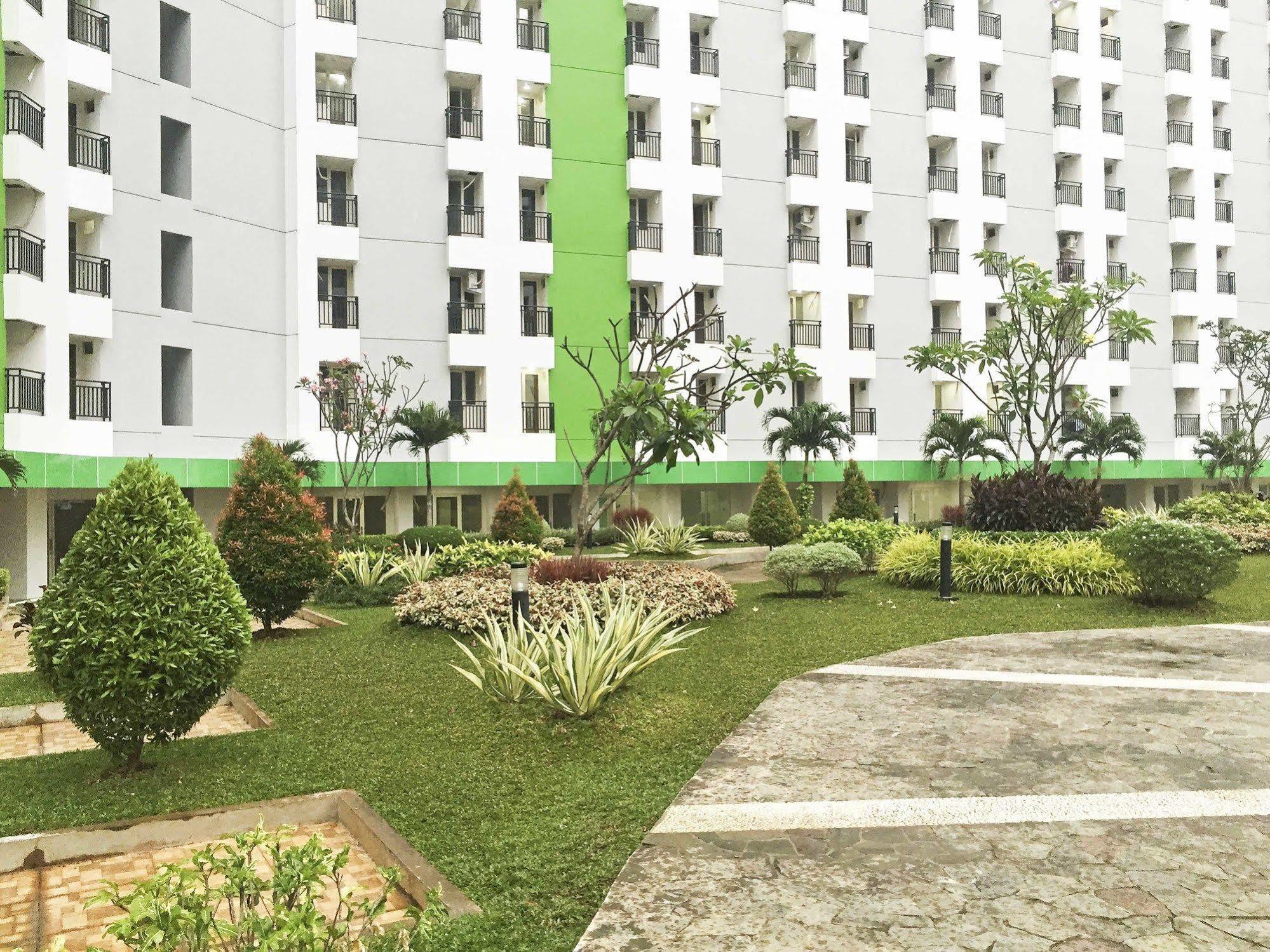 Reddoorz Apartment @ Green Pramuka Jakarta Exterior foto